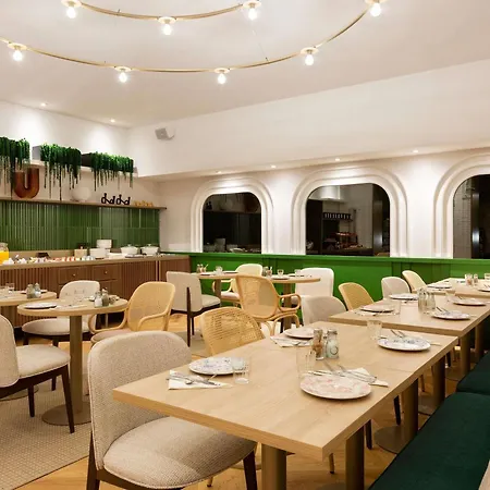 Centre Les Capitouls Hotel 4*