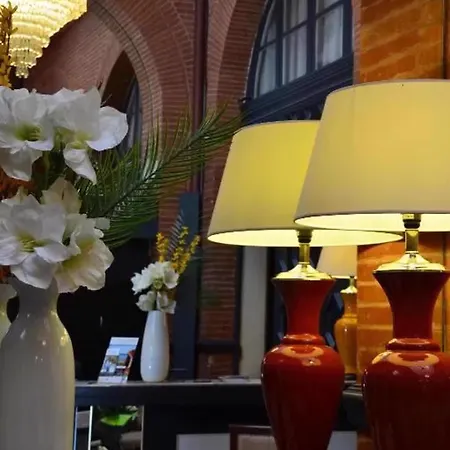 Les Capitouls Centre - Handwritten Collection Toulouse