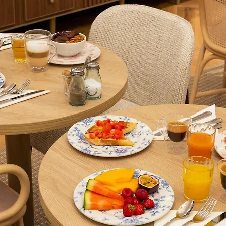 Les Capitouls Centre - Handwritten Collection Toulouse