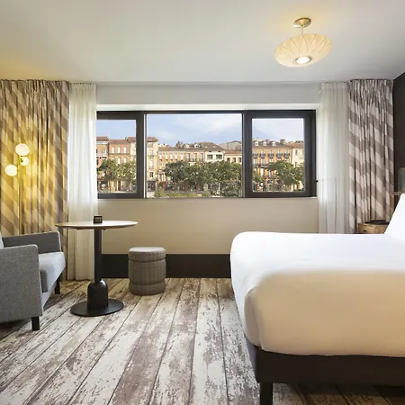 Les Capitouls Centre - Handwritten Collection 4* Toulouse