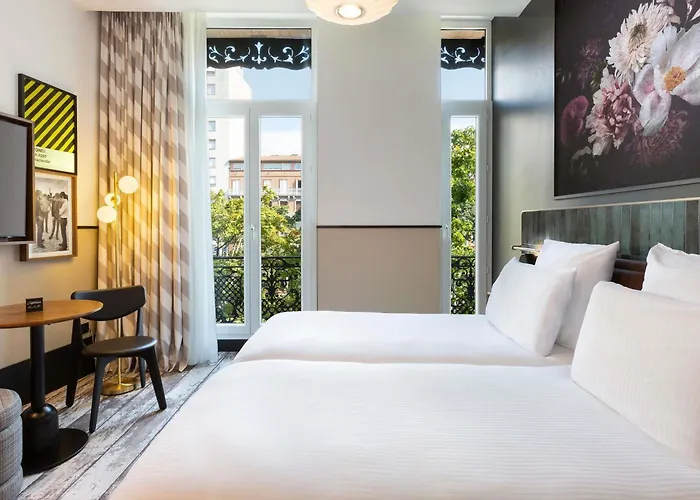 Les Capitouls Centre - Handwritten Collection 4*